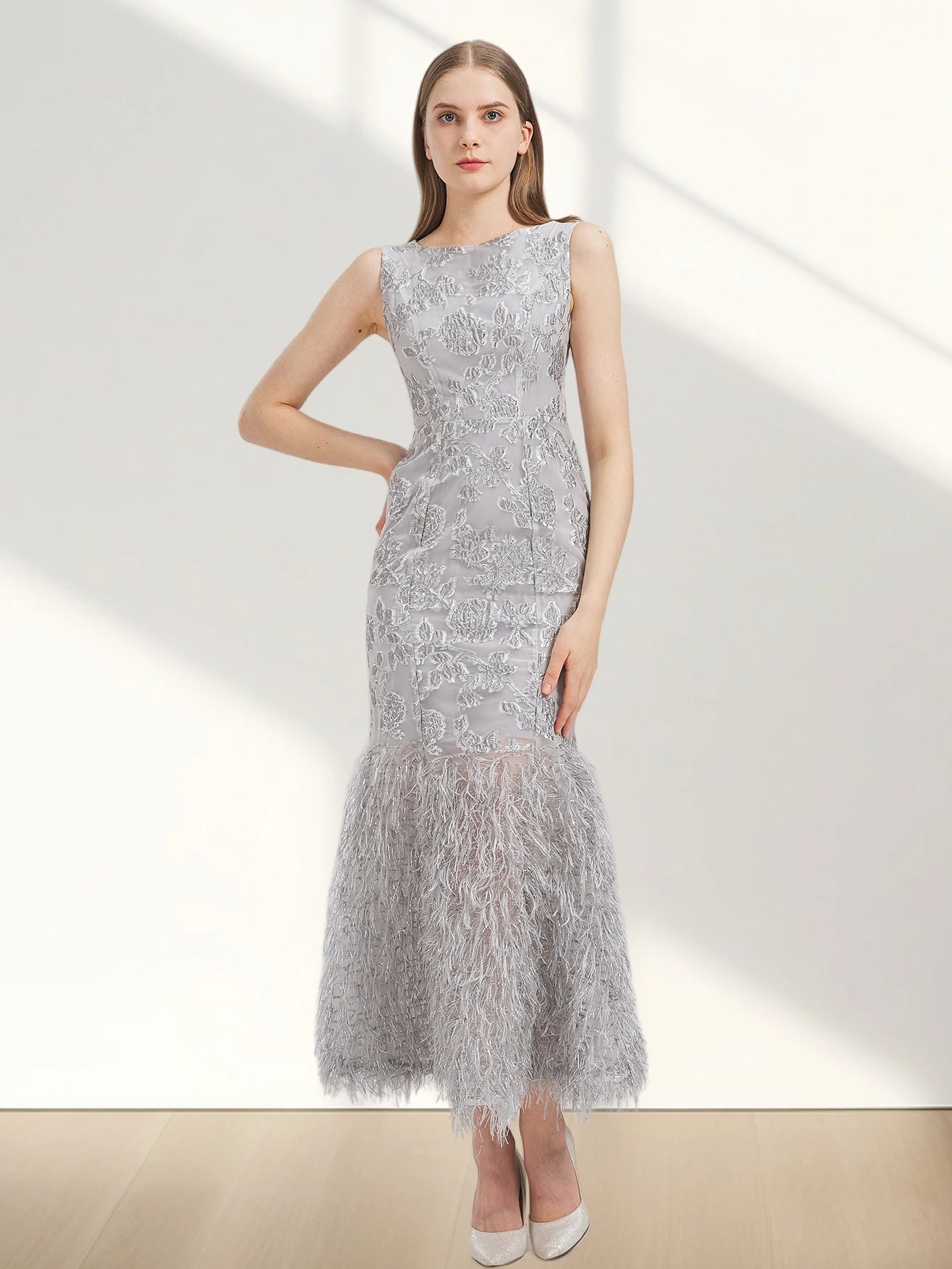 Elegant Organza Fishtail Maxi Dress – 2024 Sleeveless Evening Gown with Feather Details Style Heaven