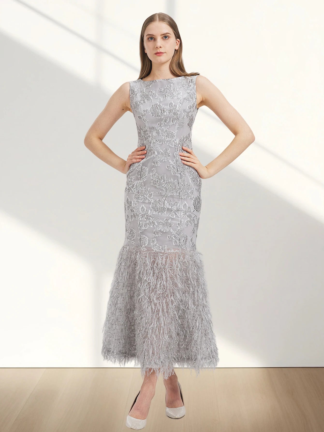 Elegant Organza Fishtail Maxi Dress – 2024 Sleeveless Evening Gown with Feather Details Style Heaven